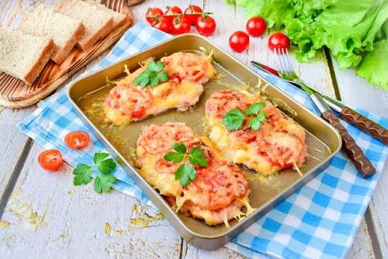 Курица с помидором